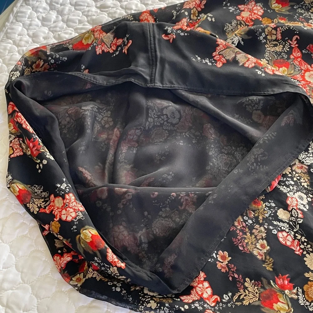 Alexander McQueen 100% Silk Made in Italy Floral Shawl - Picture 5 of 6